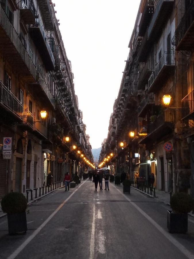 Apartamento Locazione Breve In Pieno Centro "Blue House" Palermo Exterior foto